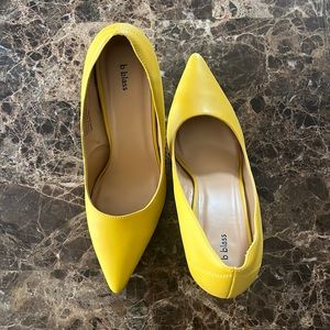 Bill blass katy lemon colored shoes